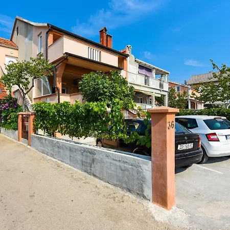 Damant Apartment *