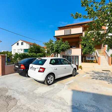 Damant Apartment