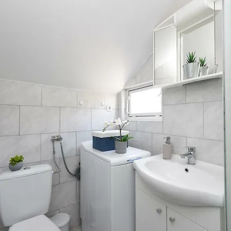 Damant Apartment