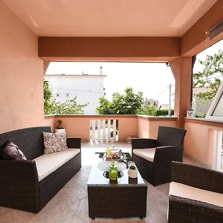 Apartament Damant *