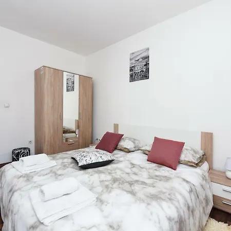 Apartament Damant *