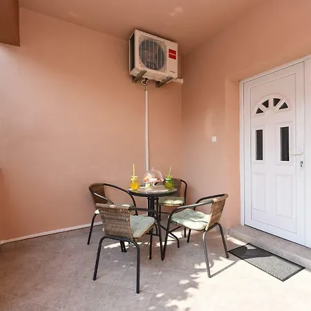 Damant Apartment