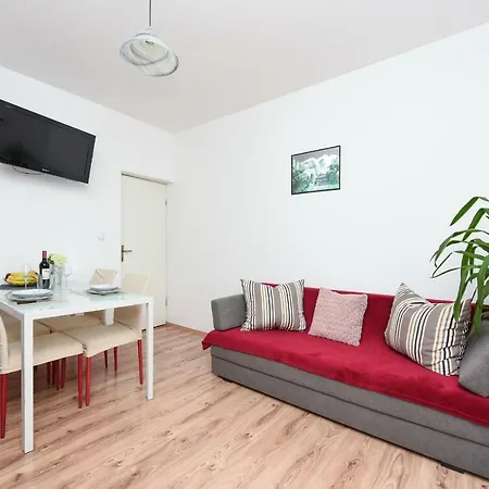 Damant Apartment *