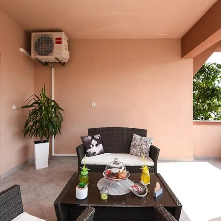 Apartament Damant *