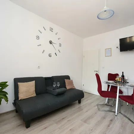 Damant Apartment *